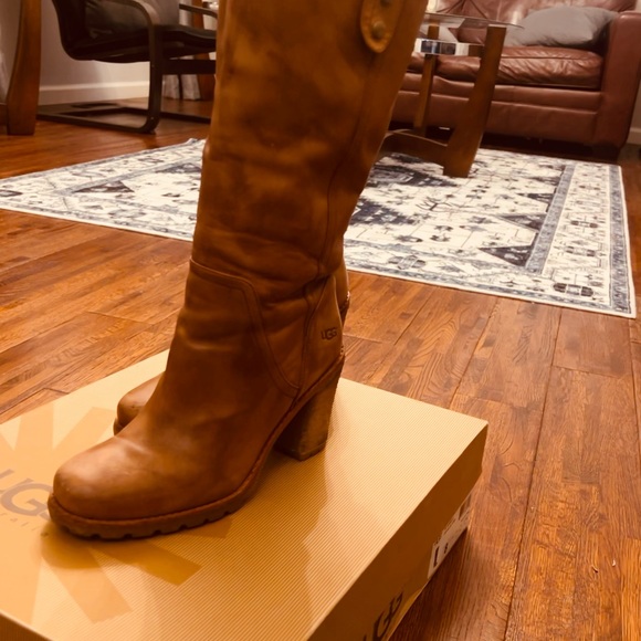 ♥️Uggs JosieII leather and convertible👢👢 - Picture 7 of 8